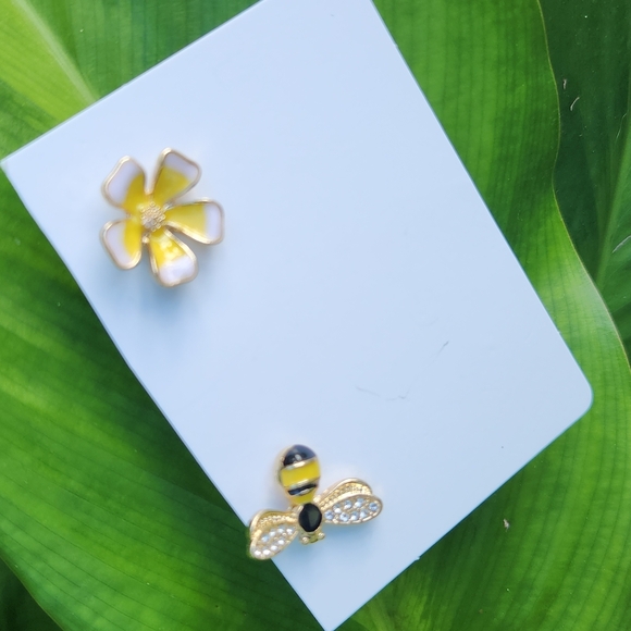 LAST ONE! new! Mismatched stud earrings - Picture 3 of 11